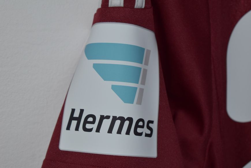 1. FC N&uuml;rnberg 2015-2016 Adidas hjemmebanetr&oslash;je i st&oslash;rrelse S med Nicklas F&uuml;llkrug p&aring; ryggen 5073 FOTO