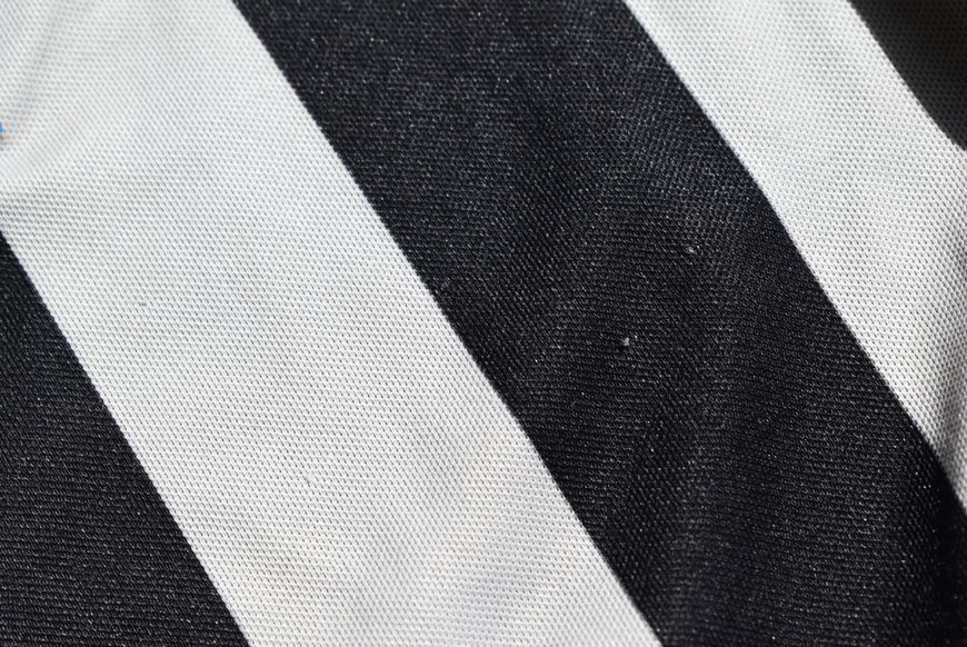 Newcastle United 2014-2015 home Puma shirt in size S with Papiss Ciss&eacute; on the back 4746 PHOTO