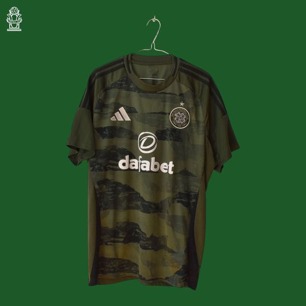 Celtic 2024-2025 udebanetr&oslash;je i st&oslash;rrelse XL med Daizen Maeda (前田 大然) p&aring; ryggen 4891 FOTO