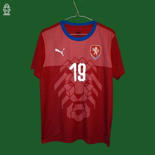Czech Republic 2018 home shirt Puma in size 176 (51x66cm) with Patrik Schick on the back 4985 PHOTO