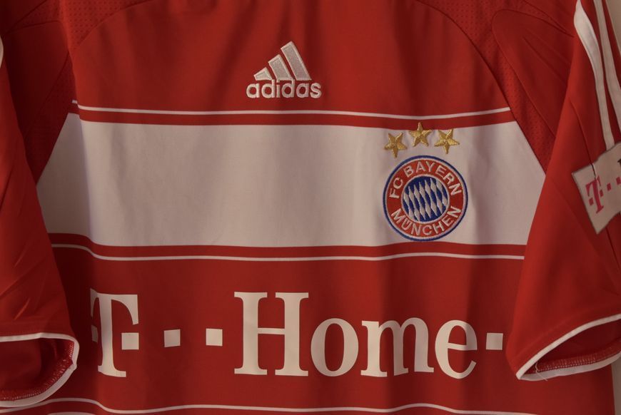 Bayern M&uuml;nchen 2007-2008 Adidas hjemmebanetr&oslash;je i st&oslash;rrelse M med Mark van Bommel p&aring; ryggen 5083 FOTO