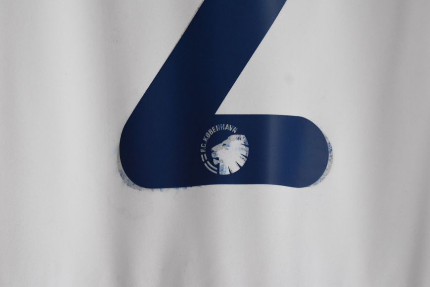 FC K&oslash;benhavn 2015-2016 hjemmebanetr&oslash;je Adidas str. M med Tom H&oslash;gli 4935 FOTO