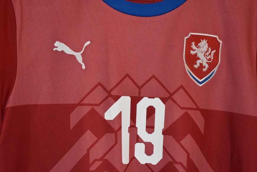 Czech Republic 2018 home shirt Puma in size 176 (51x66cm) with Patrik Schick on the back 4985 PHOTO