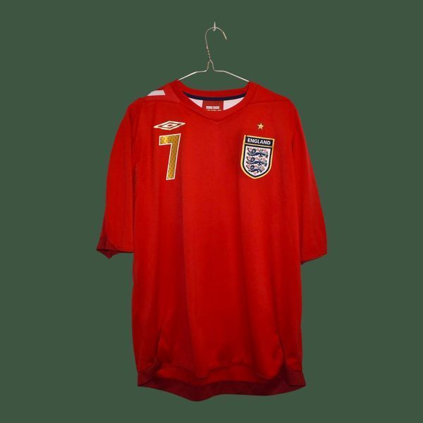 England VM 2006 udebanetr&oslash;je Umbro i st&oslash;rrelse XL med David Beckham p&aring; ryggen 5137 FOTO