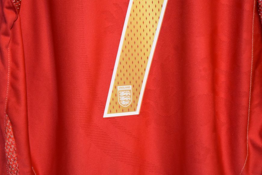 England VM 2006 udebanetr&oslash;je Umbro i st&oslash;rrelse XL med David Beckham p&aring; ryggen 5137 FOTO