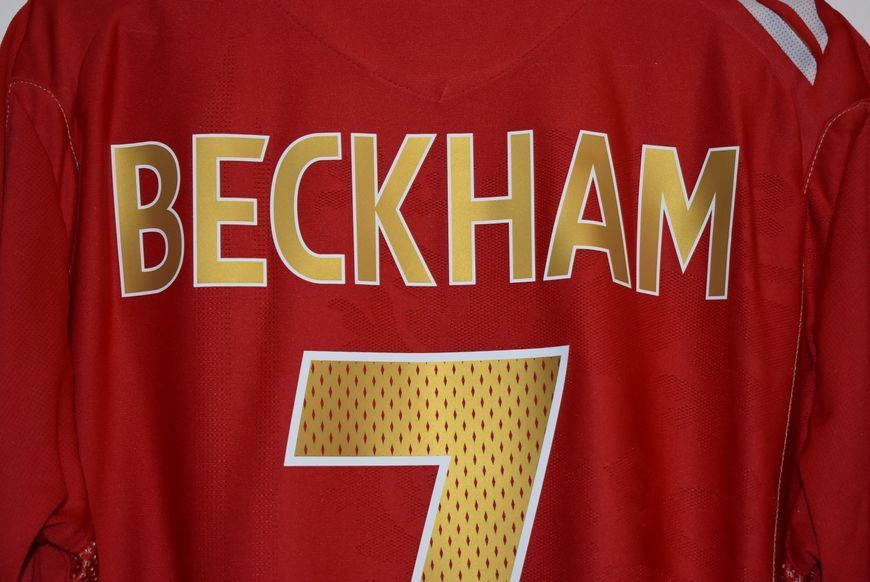 England VM 2006 udebanetr&oslash;je Umbro i st&oslash;rrelse XL med David Beckham p&aring; ryggen 5137 FOTO