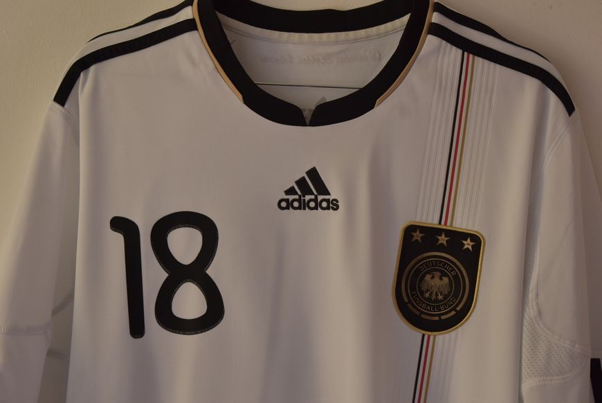 Germany 2010 World Cup Adidas home shirt in size L with Toni Kroos on the back 5087 PHOTO