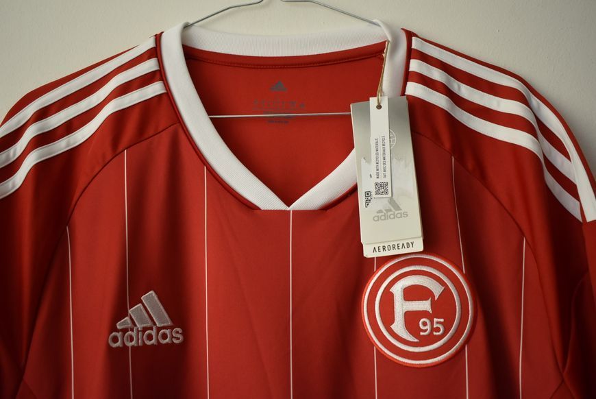BNWT Fortuna D&uuml;sseldorf 2022-2023 domowa koszulka Adidas w rozmiarze XL z Michałem Karbownikiem na plecach 4752 ZDJECIE