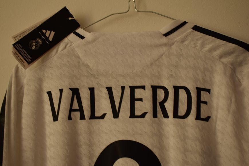 BNWT PLAYER ISSUE Real Madrid 2024-2025 hjemmebanetr&oslash;je XL Federico Valverde 4895 FOTO