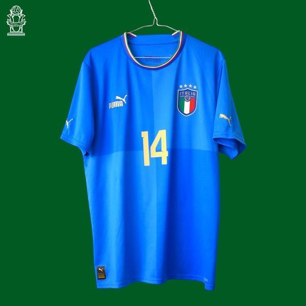Italy 2022 hjemmetr&oslash;je Puma i st&oslash;rrelse L med Federico Chiesa p&aring; ryggen 4605 FOTO