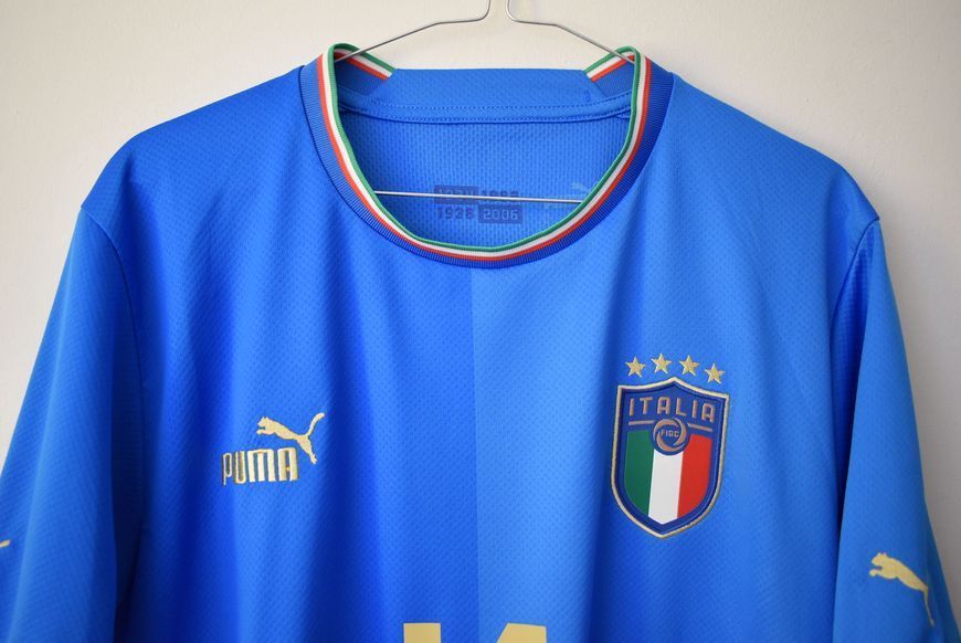 Italy 2022 hjemmetr&oslash;je Puma i st&oslash;rrelse L med Federico Chiesa p&aring; ryggen 4605 FOTO