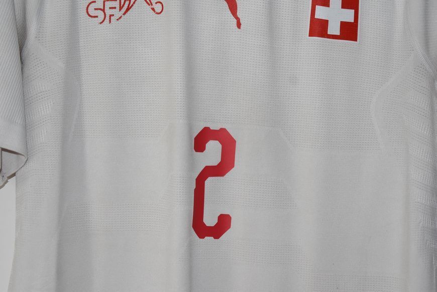 PLAYER ISSUE Switzerland 2018 World Cup away shirt Puma in size XL with Stephan Lichtsteiner on the back 4948 PHOTO
