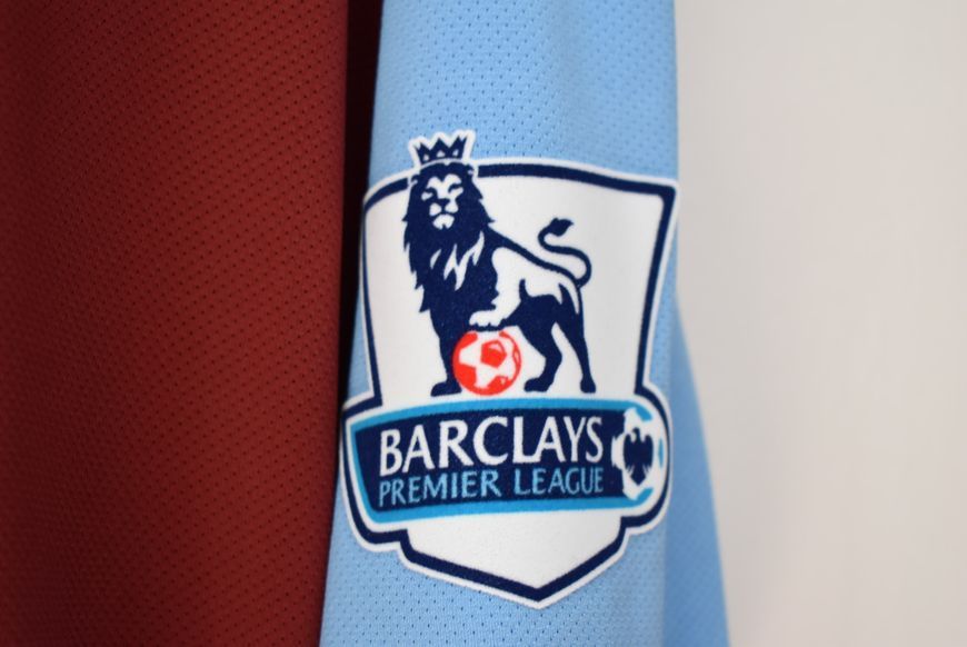 Aston Villa 2010-2011 domowa koszulka Nike w rozmiarze XXL z Robert Pires na plecach 4805 ZDJECIE