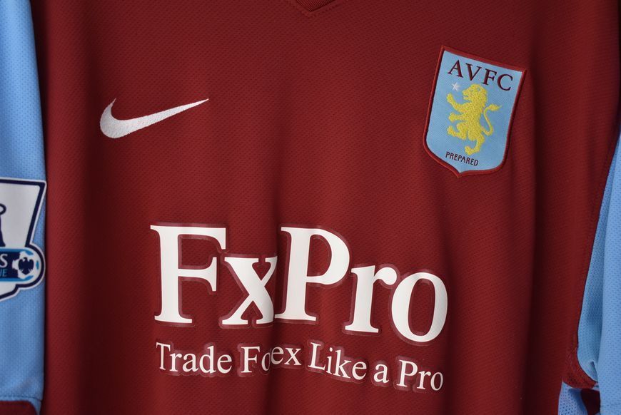 Aston Villa 2010-2011 domowa koszulka Nike w rozmiarze XXL z Robert Pires na plecach 4805 ZDJECIE