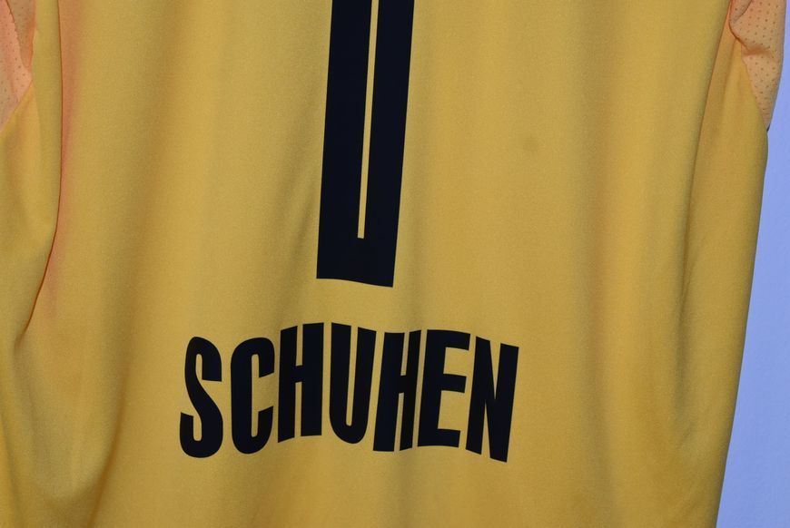 SV Darmstadt 98 2020-2021 goalkeeper shirt Craft in size M with Marcel Schuhen on the back 4849 PHOTO