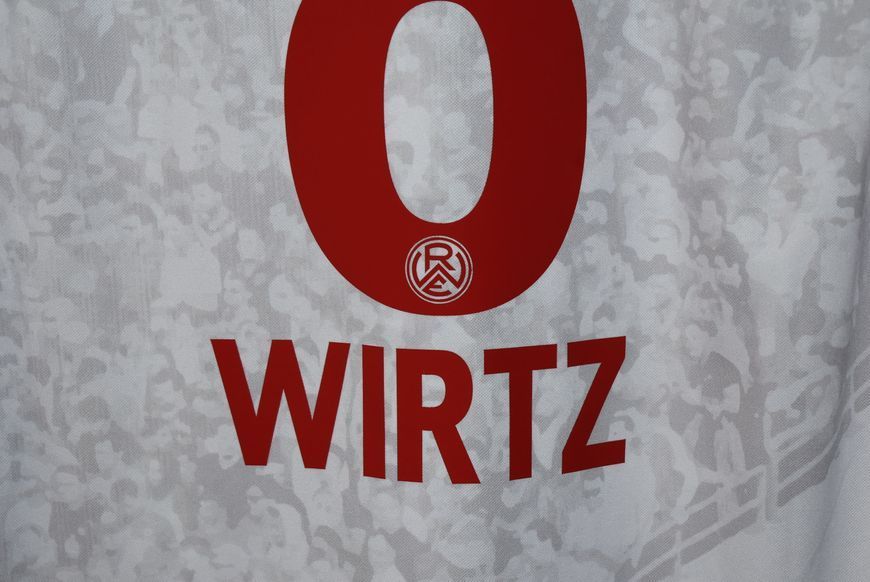 Rot-Weiss Essen 2019-2020 home shirt Jako in size L with Enzo Wirtz (brother of Florian Wirtz) on the back 4850 PHOTO