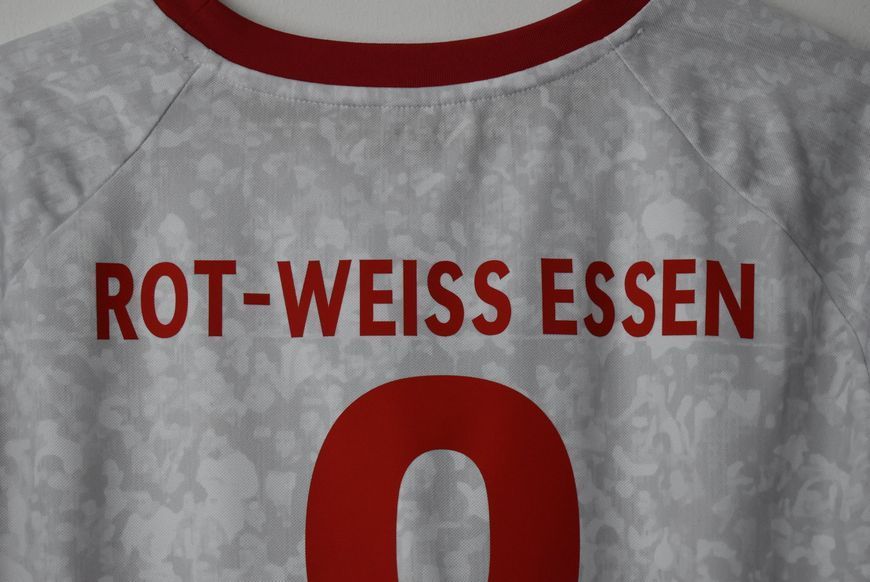 Rot-Weiss Essen 2019-2020 home shirt Jako in size L with Enzo Wirtz (brother of Florian Wirtz) on the back 4850 PHOTO