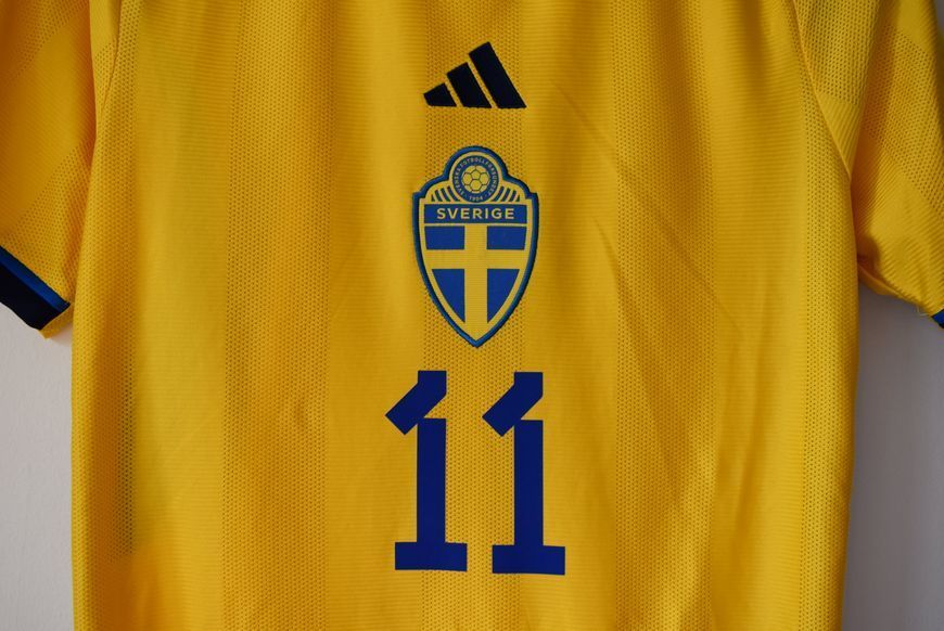 Sverige 2022-2023 hjemmetr&oslash;je Adidas i st&oslash;rrelse M med Zlatan Ibrahimović p&aring; ryggen 4608 FOTO