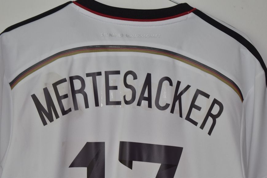 Tyskland VM 2014 hjemmebanetr&oslash;je Adidas i st&oslash;rrelse L med Per Mertesacker p&aring; ryggen 5043 FOTO
