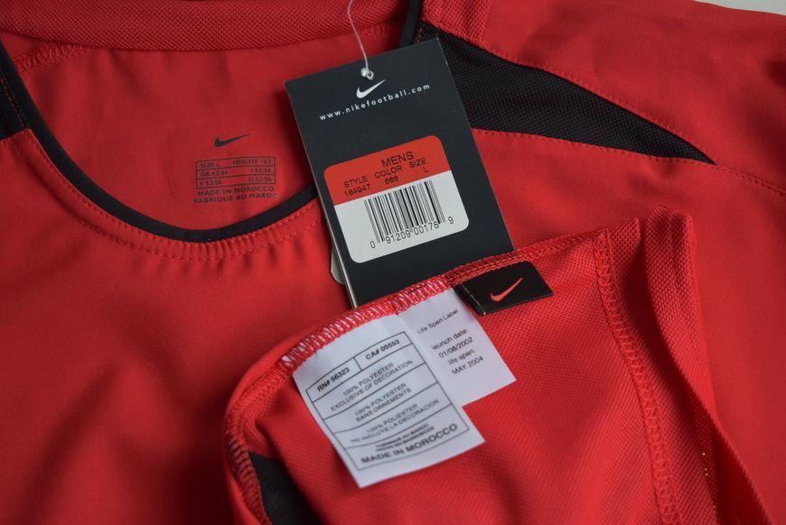 BNWT Manchester United 2002/2003/2004 hjemmebanetr&oslash;je Nike i st&oslash;rrelse L med Louis Saha p&aring; ryggen 5044 FOTO