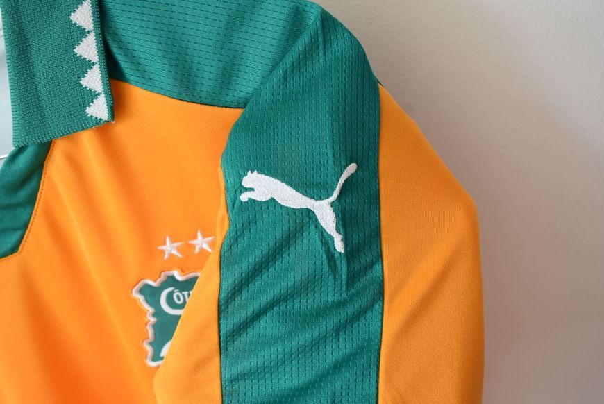 Elfenbenskysten 2017-2018 hjemmetr&oslash;je Puma i st&oslash;rrelse M med Wilfried Zaha p&aring; ryggen 4609 FOTO