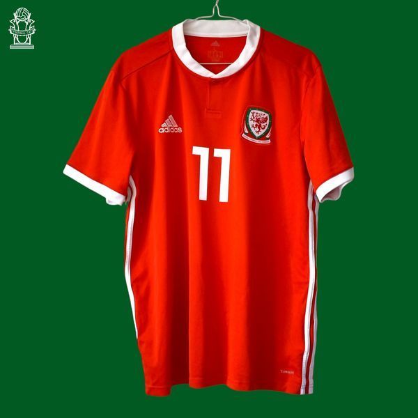 Wales VM 2018 hjemmetr&oslash;je Adidas i st&oslash;rrelse L med Gareth Bale p&aring; ryggen 4610 FOTO