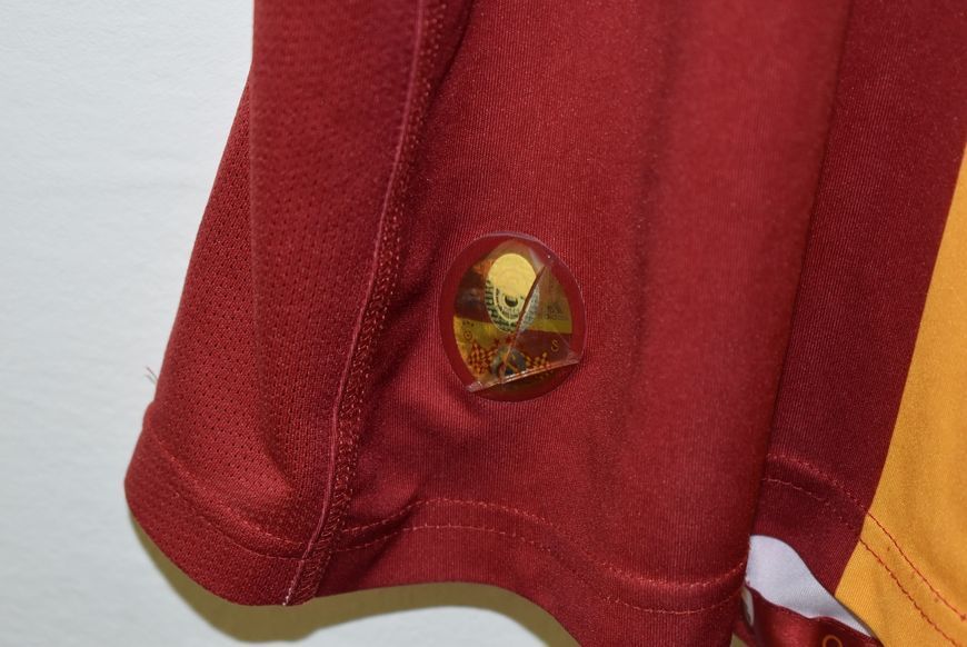 Galatasaray 2009-2010 home shirt Adidas in size M with Harry Kewell on the back 4853 PHOTO