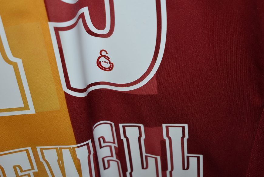 Galatasaray 2009-2010 home shirt Adidas in size M with Harry Kewell on the back 4853 PHOTO