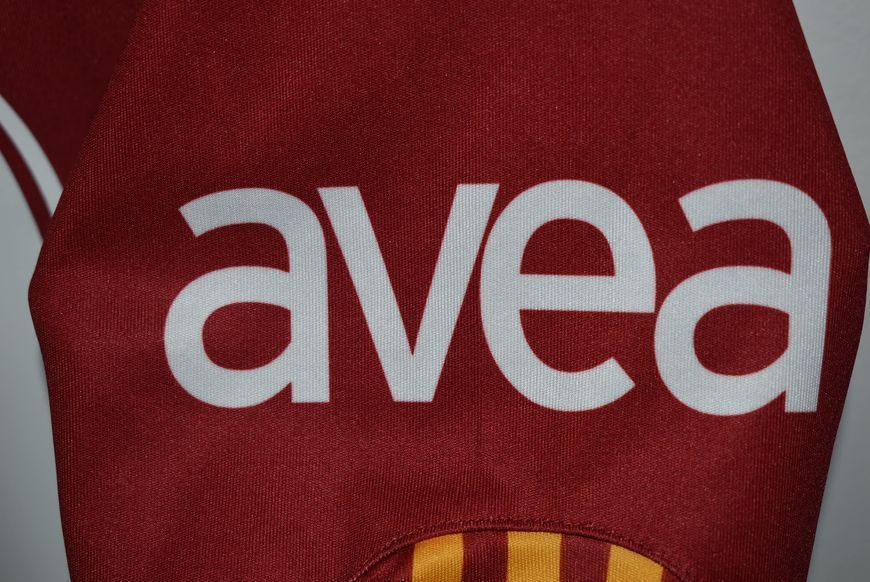 Galatasaray 2009-2010 home shirt Adidas in size M with Harry Kewell on the back 4853 PHOTO