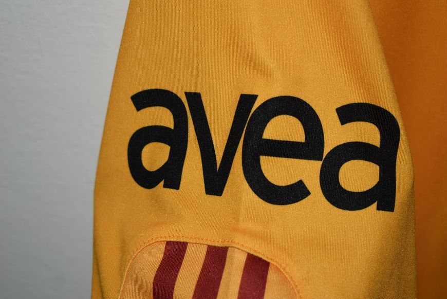 Galatasaray 2009-2010 home shirt Adidas in size M with Harry Kewell on the back 4853 PHOTO