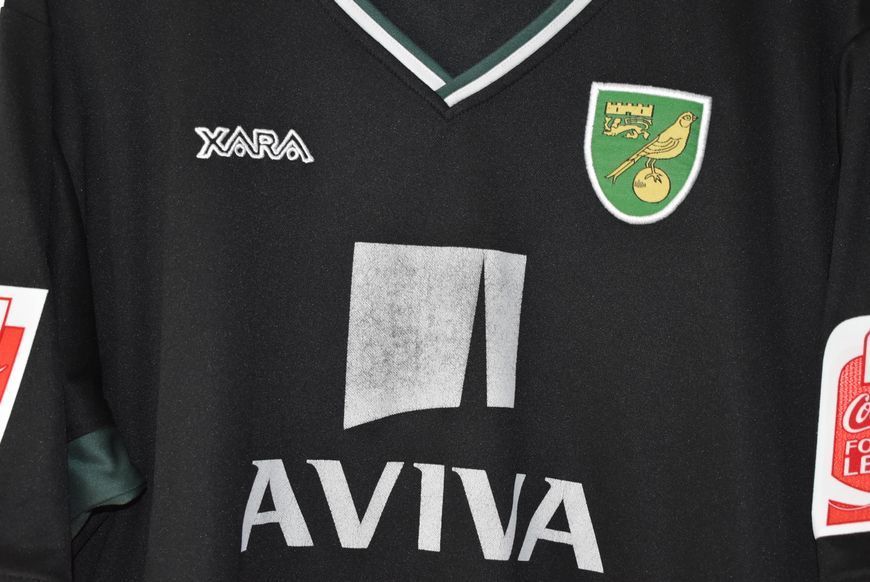 Norwich City 2008-2009 away shirt Xara in size M with Antoine Sibierski on the back 4947 PHOTO