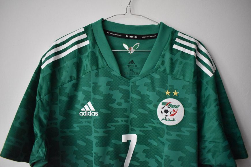 Algeria Puchar Narod&oacute;w Afryki 2021 wyjazdowa koszulka Adidas w rozmiarze XL z Riyad Mahrez na plecach 4614 ZDJECIE