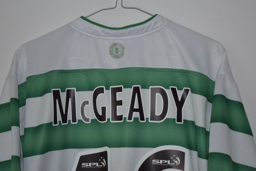 Celtic 2003-2004 home shirt by Umbro in size XL/XXL (61x79cm) with Aiden McGeady on the back 5099 PHOTO