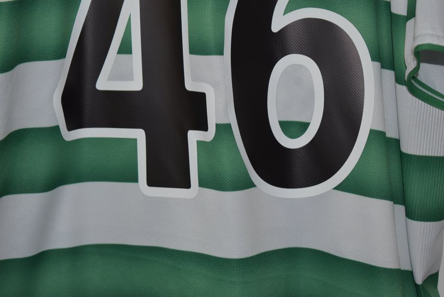 Celtic 2003-2004 home shirt by Umbro in size XL/XXL (61x79cm) with Aiden McGeady on the back 5099 PHOTO