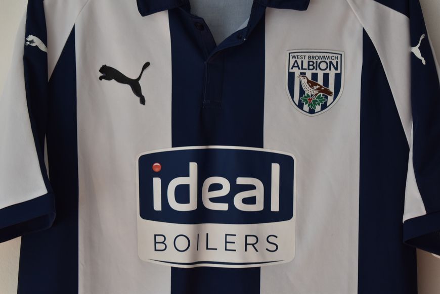 West Bromwich Albion 2018-2019 hjemmebanetr&oslash;je Puma str. L med Morgan Rogers p&aring; ryggen 5001 FOTO