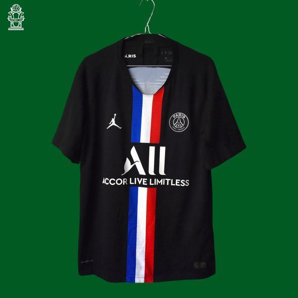 PLAYER ISSUE PSG Paris Saint Germain 2019-2020 fourth shirt Nike Jordan in size M with Kylian Mbapp&eacute; on the back 4814 PHOTO