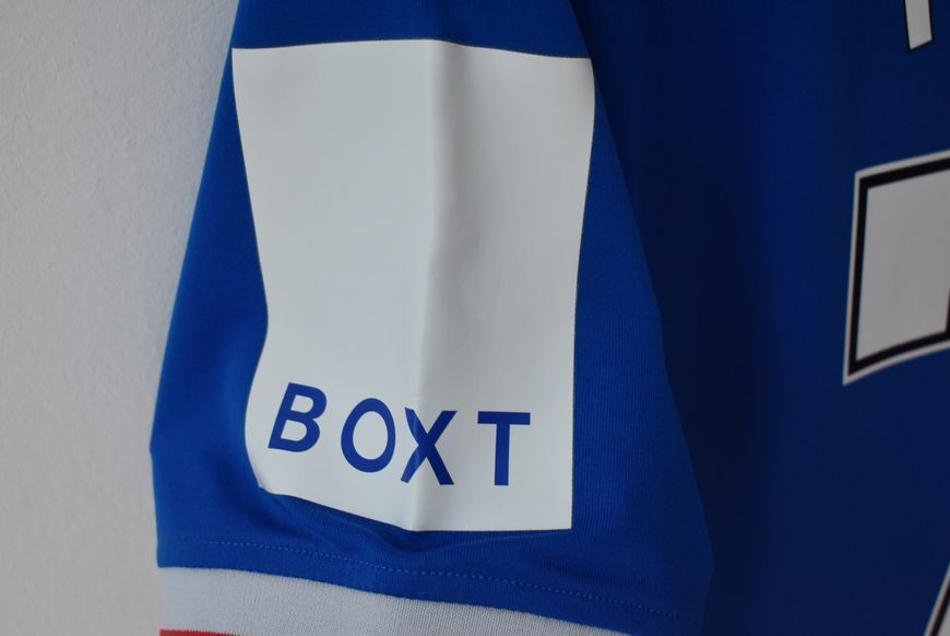 Glasgow Rangers 2022-2023 domowa koszulka Castore z nadrukiem upamiętniającym śmierć Elżbiety II w rozmiarze M z Ianis Hagi na plecach 5002 ZDJECIE