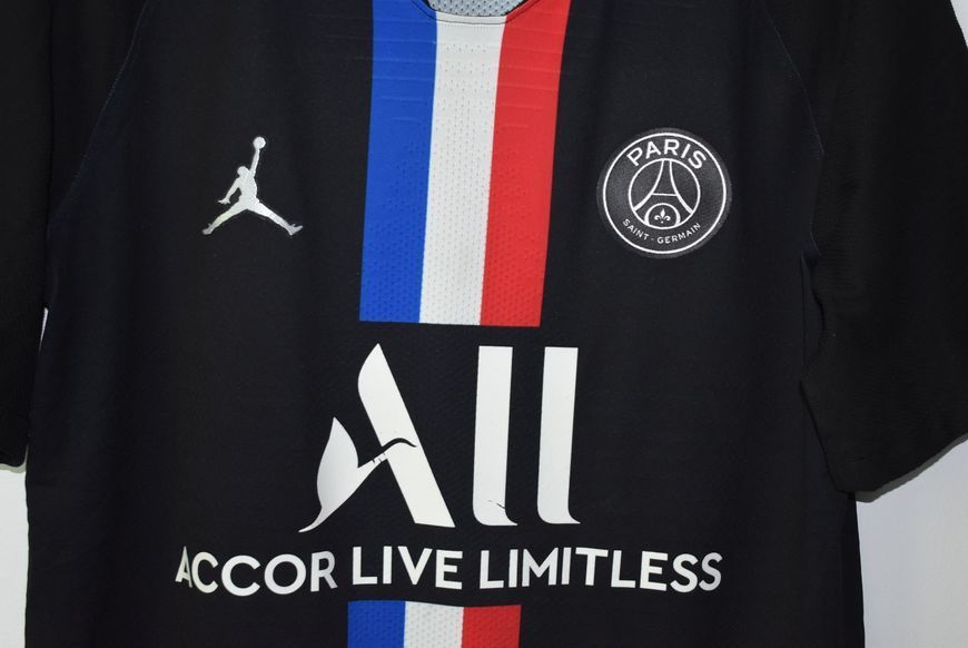 PLAYER ISSUE PSG Paris Saint Germain 2019-2020 fourth shirt Nike Jordan in size M with Kylian Mbapp&eacute; on the back 4814 PHOTO