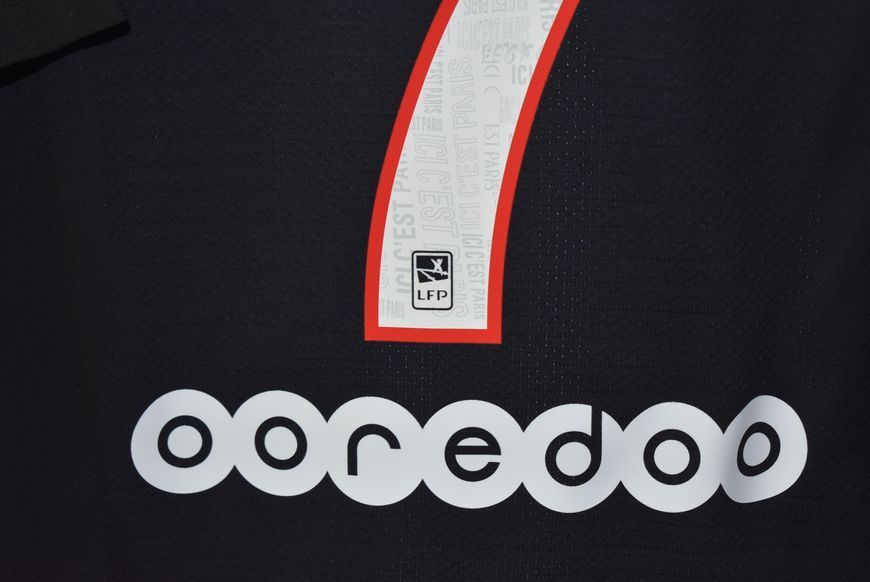 PLAYER ISSUE PSG Paris Saint Germain 2019-2020 fourth shirt Nike Jordan in size M with Kylian Mbapp&eacute; on the back 4814 PHOTO