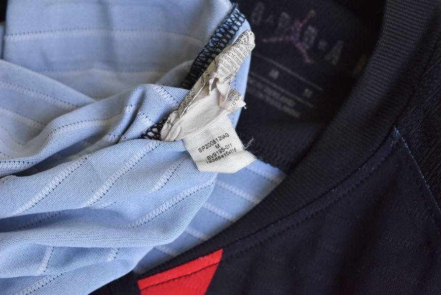 PLAYER ISSUE PSG Paris Saint Germain 2019-2020 fourth shirt Nike Jordan in size M with Kylian Mbapp&eacute; on the back 4814 PHOTO