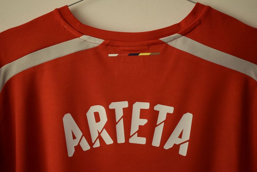 Arsenal 2014-2015 home Puma shirt in size L with Mikel Arteta on the back 4765 PHOTO