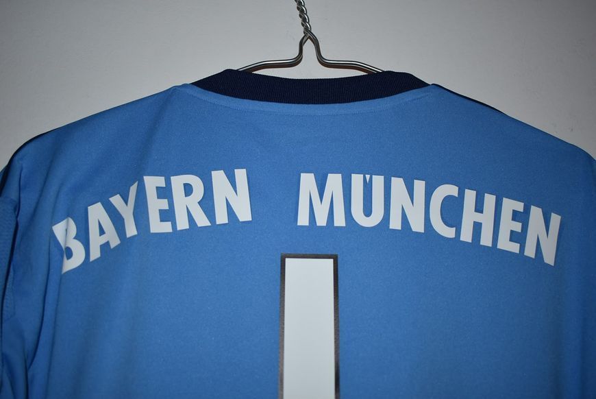 Bayern M&uuml;nchen 2015-2016 lang&aelig;rmet m&aring;lmandstr&oslash;je i st&oslash;rrelse M med Manuel Neuer p&aring; ryggen 5101 FOTO