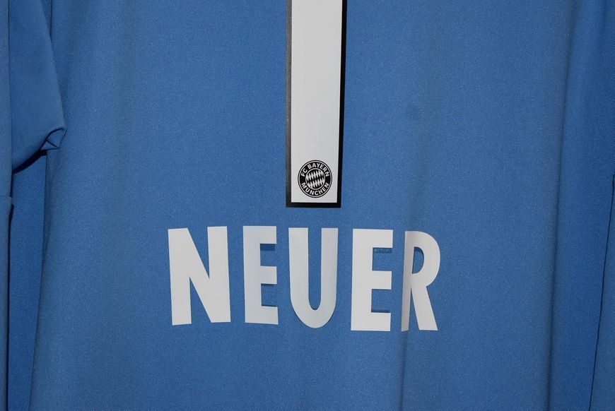 Bayern M&uuml;nchen 2015-2016 lang&aelig;rmet m&aring;lmandstr&oslash;je i st&oslash;rrelse M med Manuel Neuer p&aring; ryggen 5101 FOTO