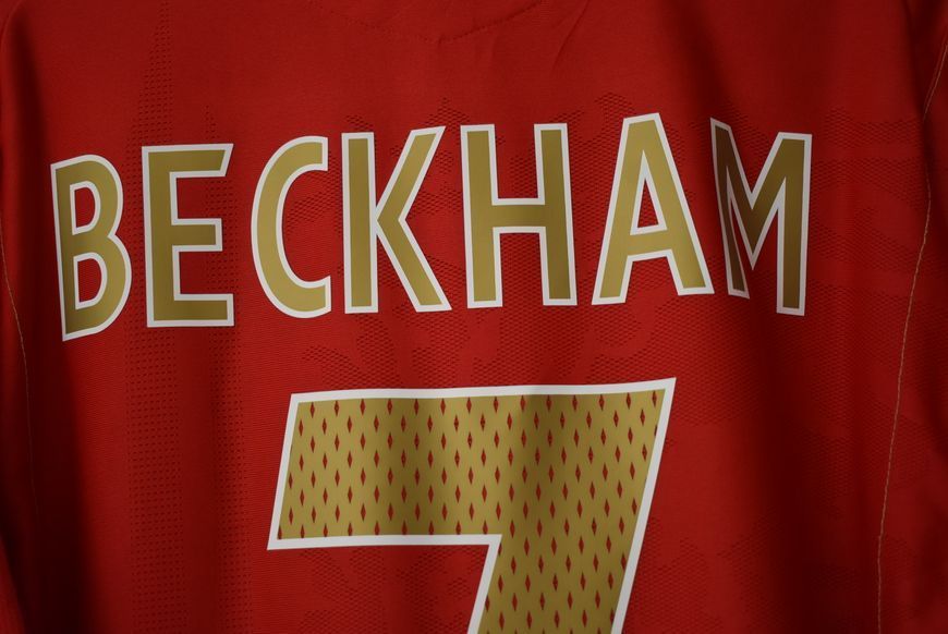 England World Cup 2006 away retro Umbro shirt in size M (52x71cm) with David Beckham on the back 4715 PHOTO