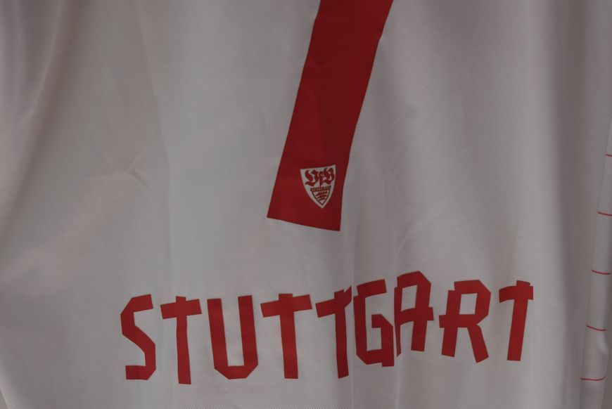 VfB Stuttgart 2013-2014 home shirt Puma in size L with Martin Harnik on the back 5051 PHOTO