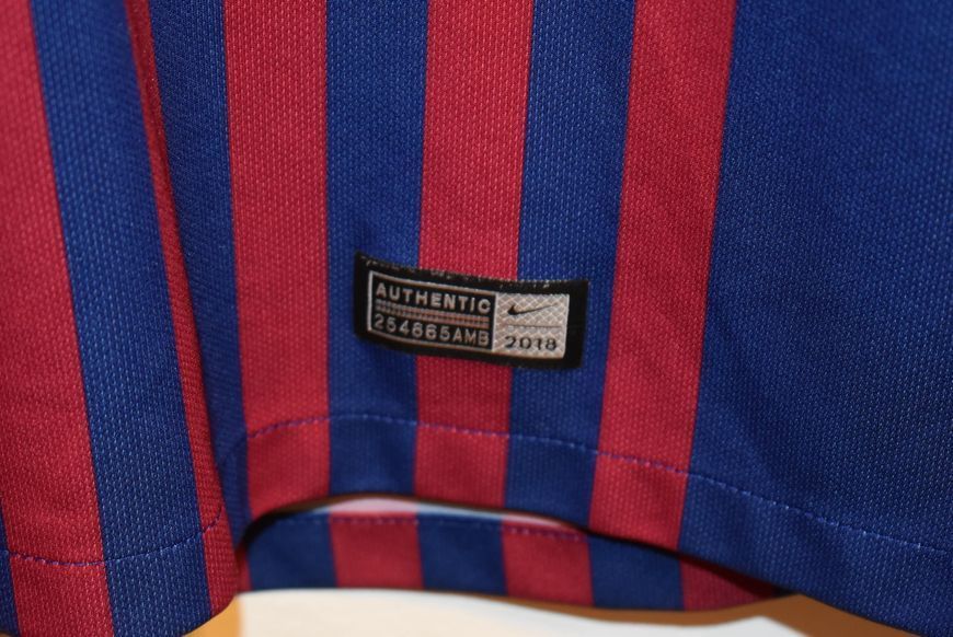 Barcelona 2018-2019 hjemme tr&oslash;je Nike i st&oslash;rrelse M med Lionel Messi p&aring; ryggen 4491 FOTO