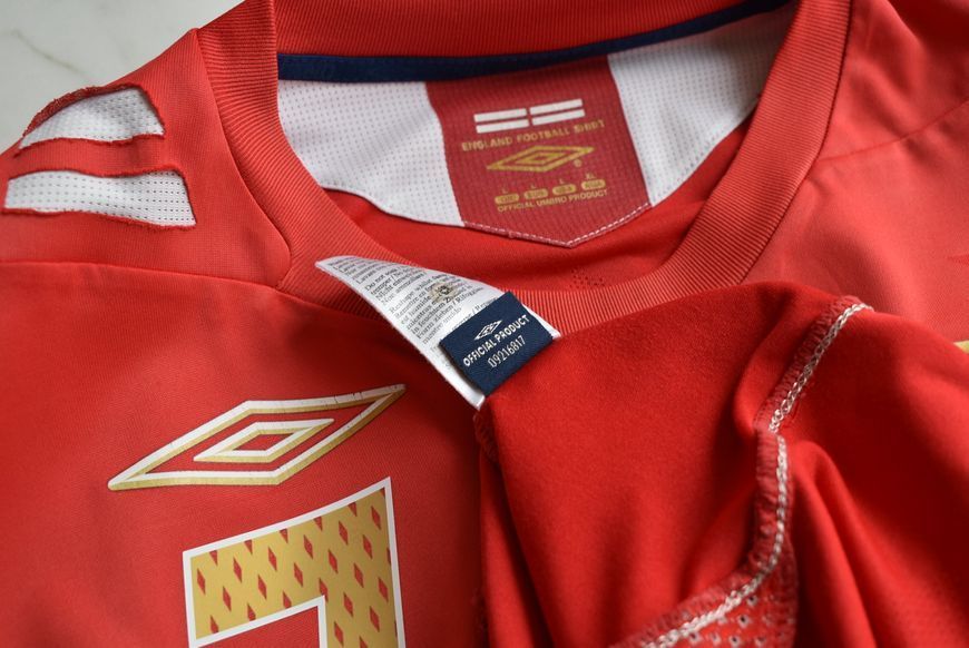 Anglia MŚ 2006 wyjazdowa koszulka Umbro w rozmiarze L z David Beckham na plecach 4739 ZDJECIE