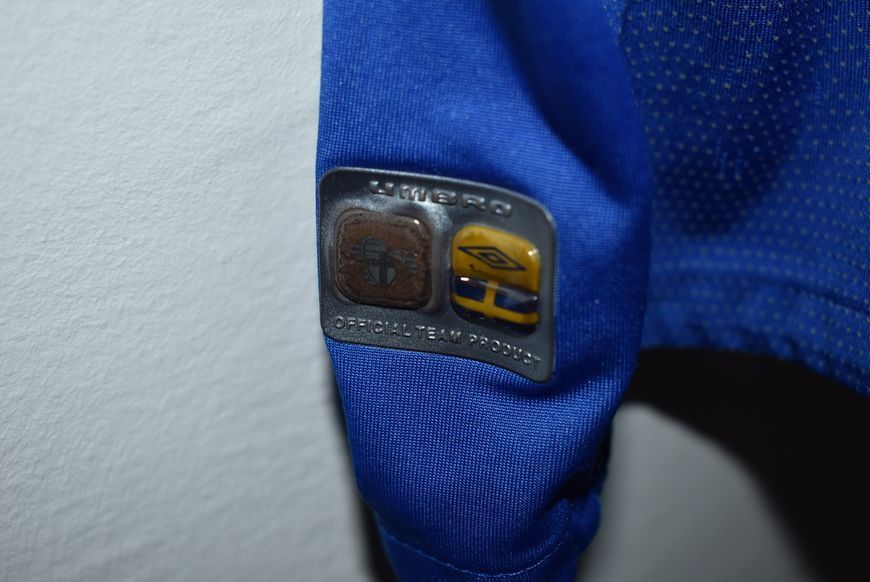 Sverige 2005 udebanetr&oslash;je retro Umbro med lange &aelig;rmer i st&oslash;rrelse L med Zlatan Ibrahimović p&aring; ryggen 4690 FOTO