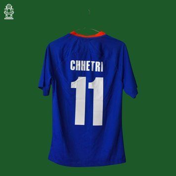 India 2021-2022 home shirt SIX5SIX in size S with Sunil Chhetri on the back 4860 PHOTO