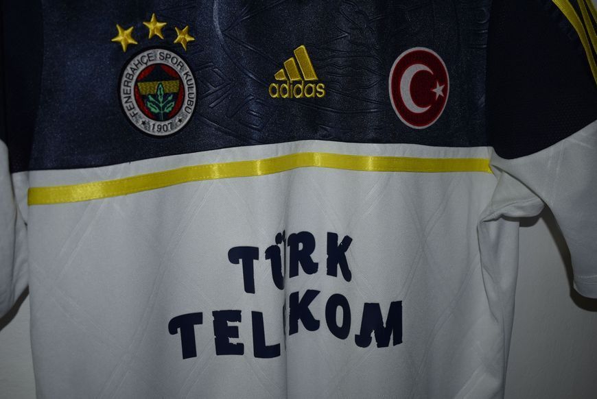 Fenerbahce 2012-2013 udebanetr&oslash;je Adidas i st&oslash;rrelse M med Raul Meireles p&aring; ryggen 4816 FOTO
